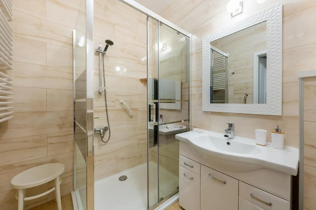شقة ~Comfortify~ Kingsize Bed, A/C, Wifi, Skylineview وارسو 0*,